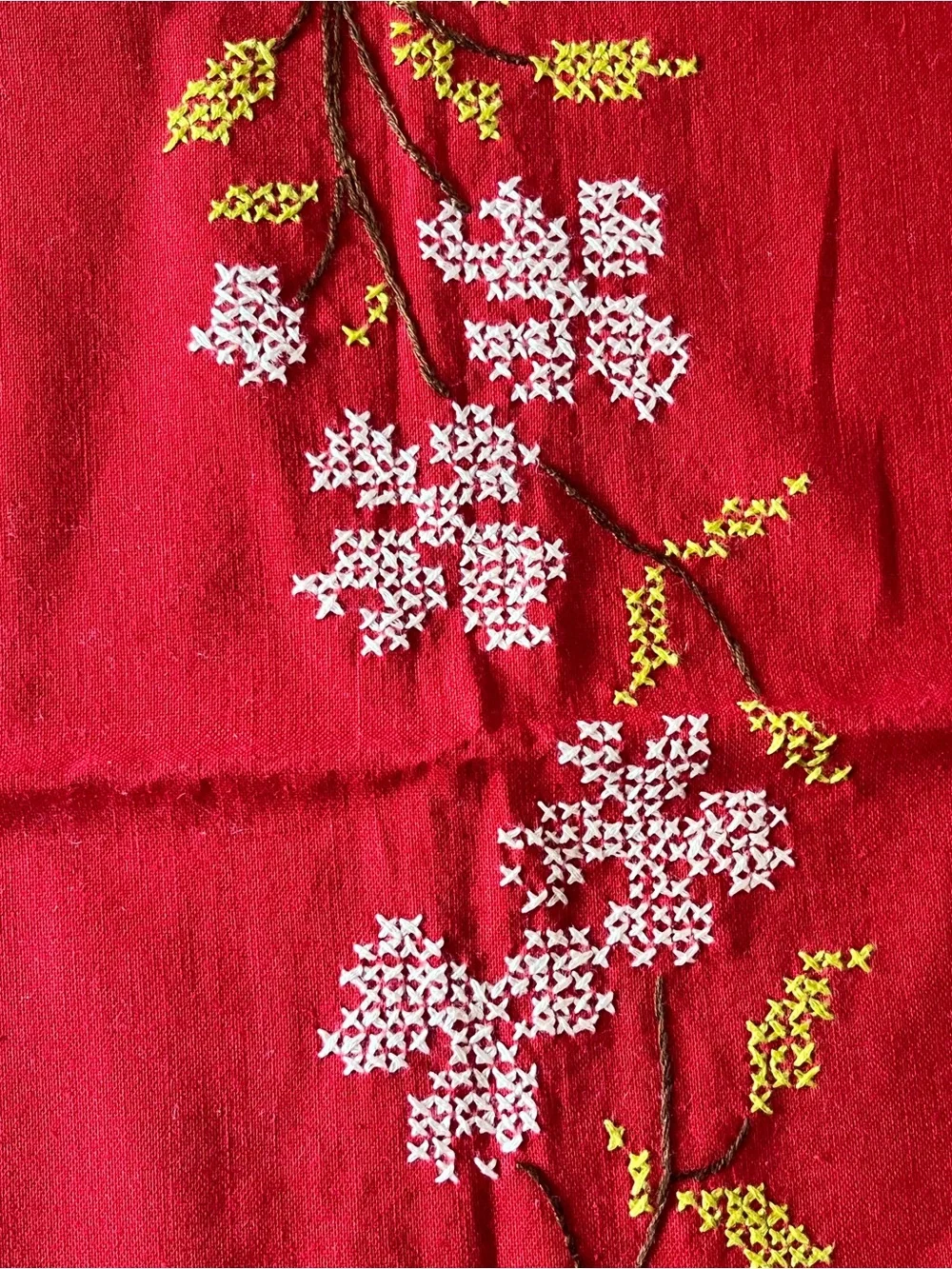 Vintage Tablecloth and 4 Napkin Set 33”Square Red Embroidered Flowers MCM